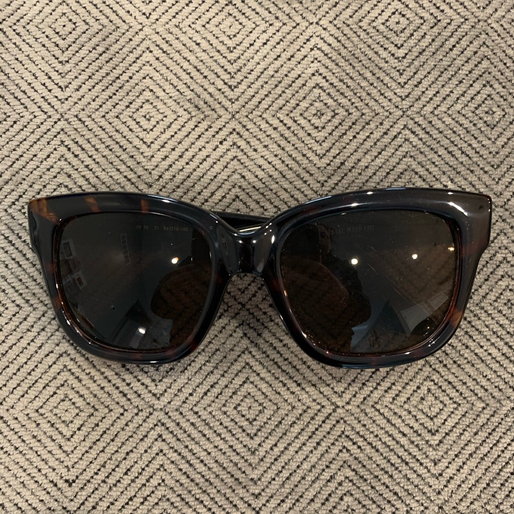 NWOT Isaac Mizrahi Sunglasses